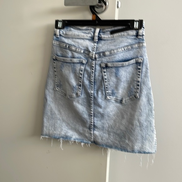 DECJUBA size 6 NEW denim skirt. Has stretch. - Picture 5 of 8